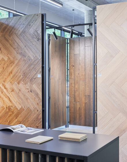 engineered-oak-wood-flooring-440x560
